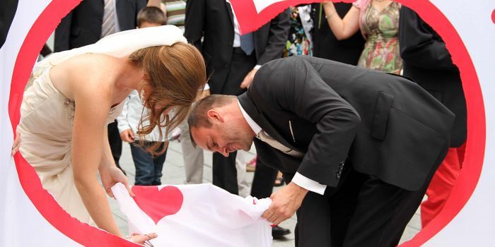 Leintuch Hochzeitsherz als Hochzeitsgeschenk für Standesamt und Kirche