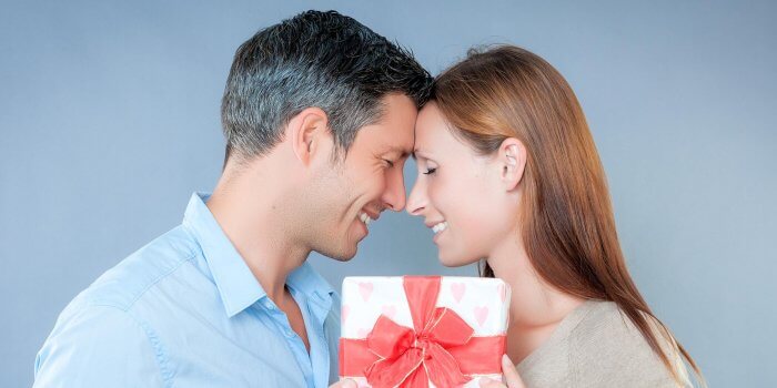 Geschenke für Paare: Top 20 Ideen für Hochzeit, Jahrestag und Co.