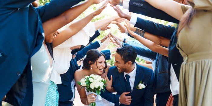 Spalier stehen zur Hochzeit: Kreative Ideen für den Empfang des Brautpaares