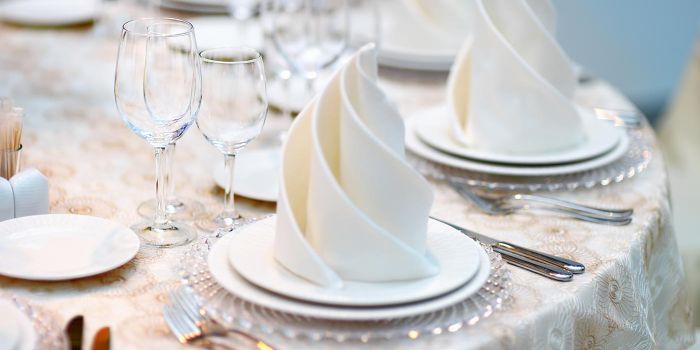 Hochzeitsservietten – die schönsten Modelle aus Stoff & Papier