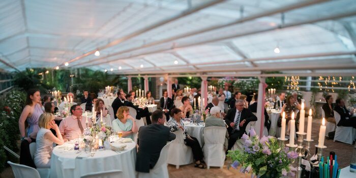 Hell & natürlich: Die Gewächshaus Hochzeit
