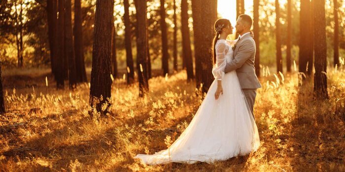 So schön ist eine Herbsthochzeit: Stimmungsvoll heiraten im Oktober oder November