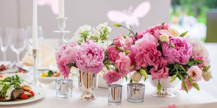 So lasst ihr eure Hochzeit pink erstrahlen!