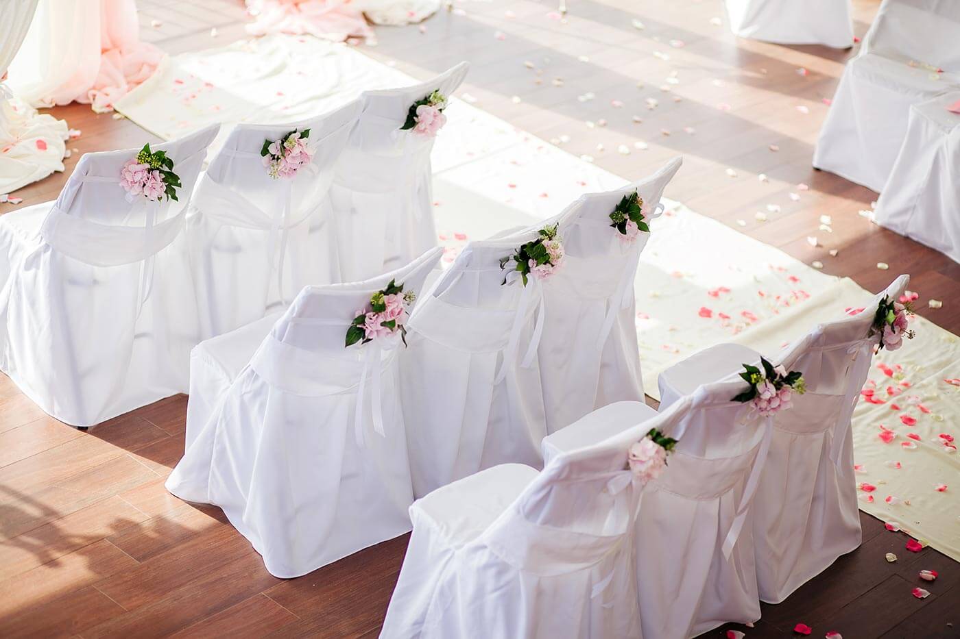 Stuhlhussen zur Hochzeit: Tipps, Bilder und Anbieter zum Hussen mieten