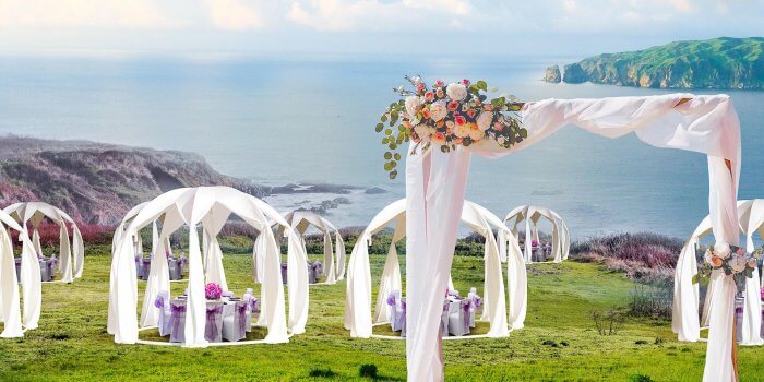 Ein Igloo als stilvoller Pavillon zur Hochzeit im Freien