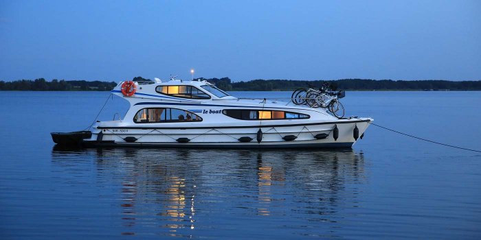 Außergewöhnliche Flitterwochen auf einem Hausboot