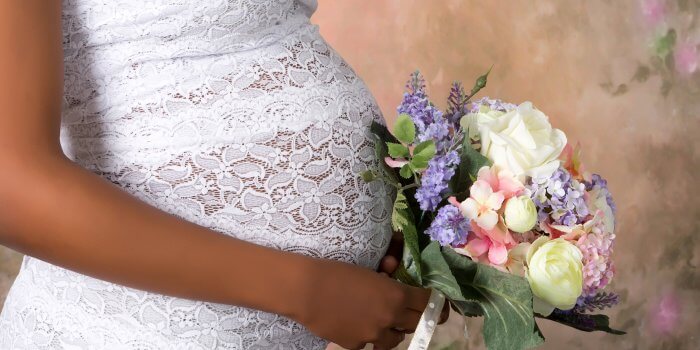 Finde dein Umstandsbrautkleid: 10 Tipps & schöne Brautkleider für Schwangere