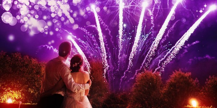 Ein beeindruckendes Feuerwerk zur Hochzeit: Erstaunlich einfach und preiswert