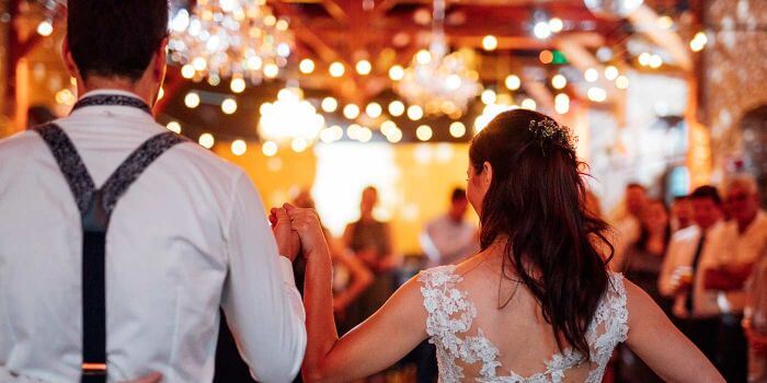 Hochzeitstanzkurs – in der Tanzschule oder zuhause?