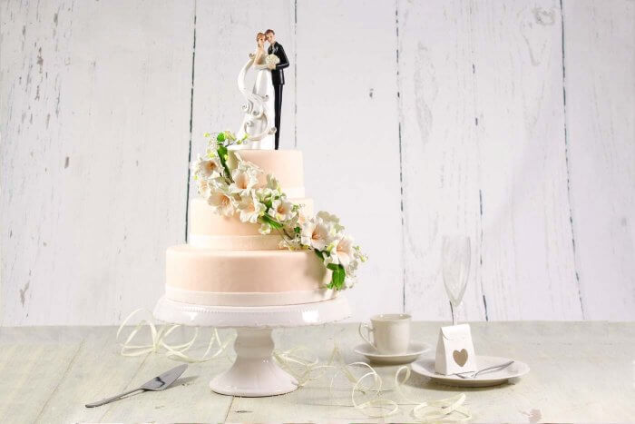 Hochzeitstorte mehrstöckig mit Aufsteller