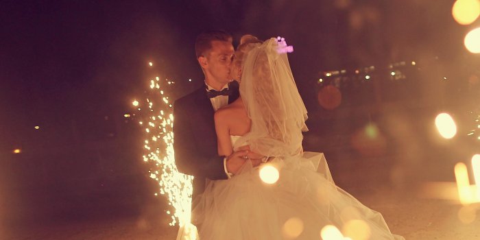 Brennendes Herz & leuchtende Ringe: Die schönsten Lichtbilder zur Hochzeit