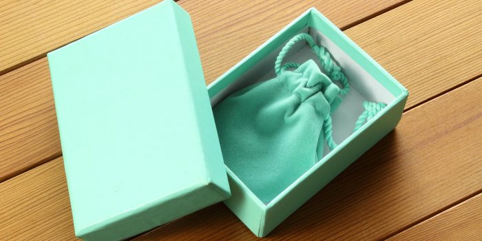 Die nachhaltigste Art „DANKE“ zu sagen: One-Day-Charity-Armbänder zur Hochzeit