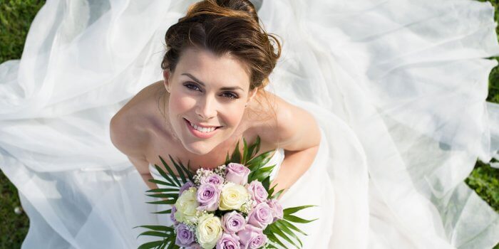 Strahlendes Lächeln zur Hochzeit: Zähne gerade machen mit einer unsichtbaren Zahnschiene