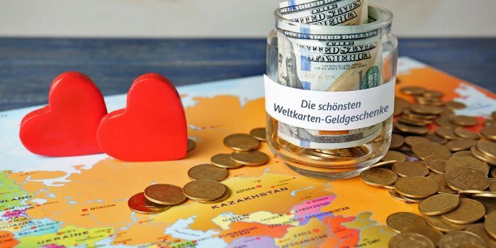 Dekorative Weltkarte als Geldgeschenk zur Hochzeit