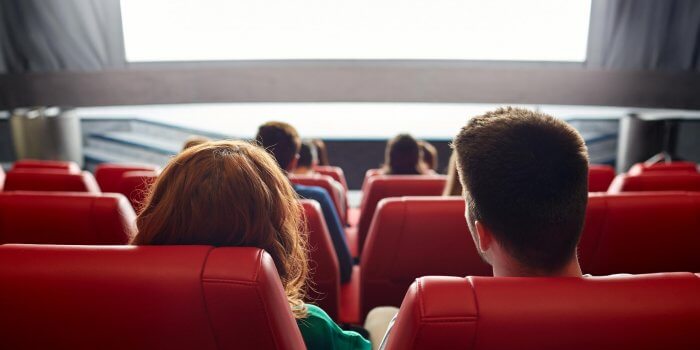Romantischer Heiratsantrag im Kino