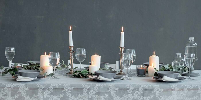 Silberhochzeit-Deko: Die schönsten Ideen für Tisch, Saal und Garten